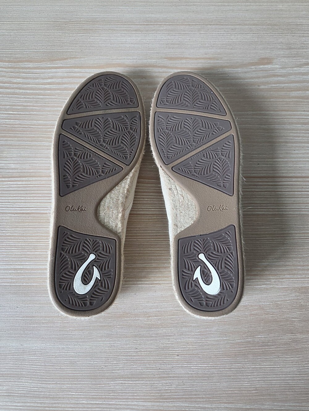 OluKai Pā'akai Espadrille Beige Linen Slip On Shoes Womens Size 8.5 - Picture 8 of 11